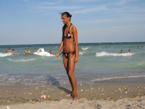 Sexy brunette Summer Vacation x112 s7a3c1mot0