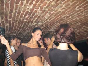 Sexy brunette Summer Vacation x112 n7a3c2xp2t