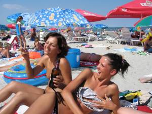 Sexy brunette Summer Vacation x112 f7a3c0oq3b