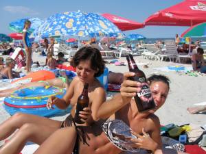 Sexy brunette Summer Vacation x112 o7a3c0np3e