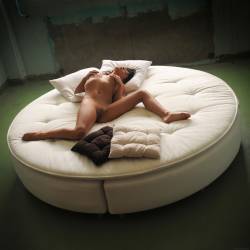 Joy-Lamore-Round-Bed-123-pictures-6000px-o7a4j6b2rs.jpg