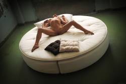Joy-Lamore-Round-Bed-123-pictures-6000px-67a4j5uuv5.jpg