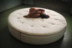 Joy Lamore Round Bed - 123 pictures - 6000px o7a4j62o4v