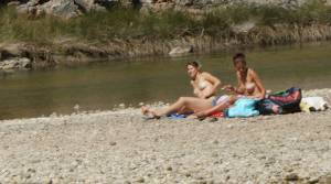 2 Sexy Topless Girls On The Beach (18 foto) u7a5i1pj05