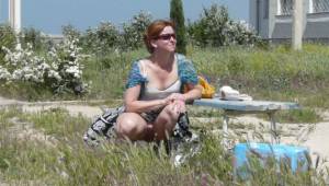 Sexy mom outdoors peeing and flashing x48 b7a4w1xcce