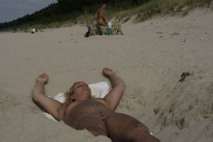 Elfriede On Vacation x73 w7a53llzln
