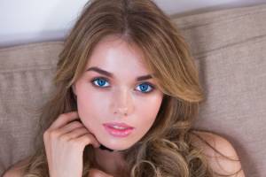 Keira Blue â€“ Shades Of Red 05-27 b7a6bjc0aq