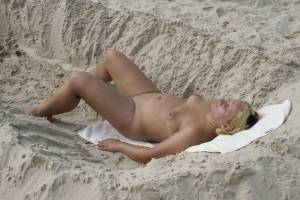 Elfriede On Vacation x73 57a53mmn6h