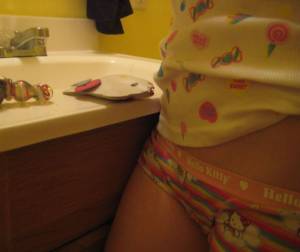 Smoking hottie in the bathtub x60 r7a6s095mq