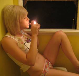 Smoking hottie in the bathtub x60 17a6s1tqap