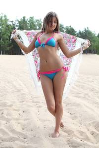 Melena XXX Beach m7a76ogyuh