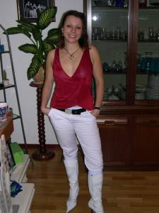 An Amateur MILF Mom x43 o7a9b9q3t5