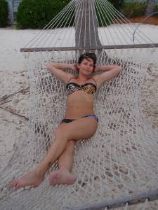Brunette Chick Shows Off Her Great Body x37 47a9jq7qc2