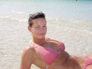 Brunette Chick Shows Off Her Great Body x37 q7a9jq43xm
