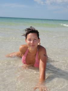 Brunette Chick Shows Off Her Great Body x37 k7a9jq5nuj