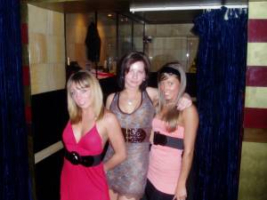 Brunette Chick Shows Off Her Great Body x37 t7a9jrhrrd