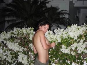 Brunette Chick Shows Off Her Great Body x37 z7a9jqlylp