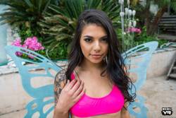 Gina Valentina Open House - 107x d7akbrrgel