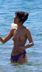 Spying someones wife on beach 27akgvbhok