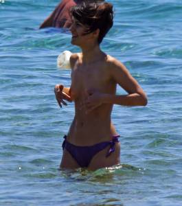 Spying someones wife on beach h7akguws1i