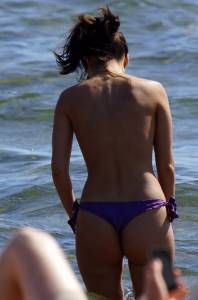 Spying someones wife on beach u7akgvf5ro