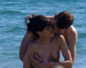 Spying someones wife on beach e7akgvhnzk