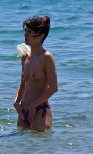 Spying someones wife on beach v7akgvapw4
