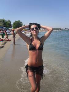 Bikini candid girl at beach x61-u7ajwuov4u.jpg