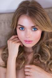 Keira Blue Shades Of Red  57anpiadrs