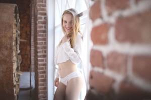 Lola Chic â€“ Chic La Vie 06-04 p7ant1dbwx