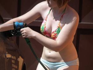 Bikini Car Wash m7ao67dpqv