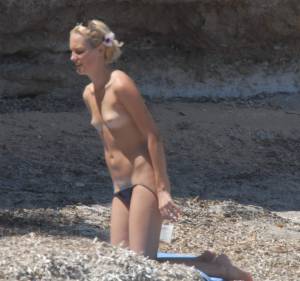 Blonde on the beach x23 27ao5u64ef