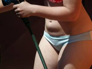 Bikini Car Wash u7ao67hq5v