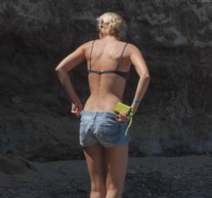 Blonde on the beach x23 a7ao5uhfq1