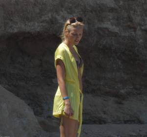 Blonde on the beach x23 37ao5us4hk