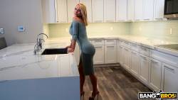 Nikki Benz Gets Her Pipes Fixed - 2000px - 419X-67aq4xd7as.jpg
