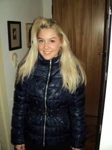 Long haired blonde x99 n7ap6fo7ck