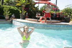 Skylar Snow No Splashing 195x 2495x1663 q7aqvxs7a0