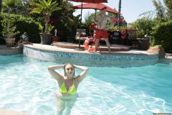 Skylar Snow No Splashing 195x 2495x1663 17aqvxkmio