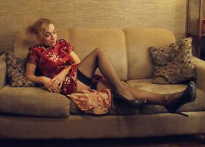 Sofa Sexy MILF x140 p7app9dzuy