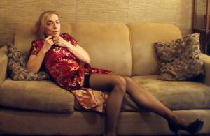 Sofa Sexy MILF x140 u7app9hq0d