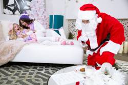 Riley Reid Piper Perri - Santas Cumming To Town 197x 5760x384 t7aupe4koe