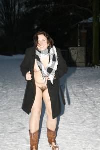 Wife Peeing On A Cold Day x29 37au63d3d7