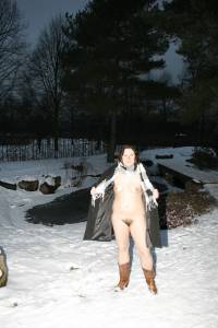 Wife Peeing On A Cold Day x29-k7au62w6kg.jpg