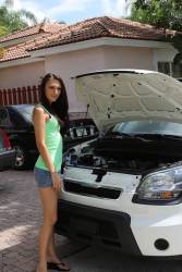 Vivian Versace Chick With Car Troubles Fucks To Get It Fixed - 344x-t7avpion21.jpg