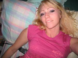 Cute Blond Self Shooter x30 u7avlr5tn1