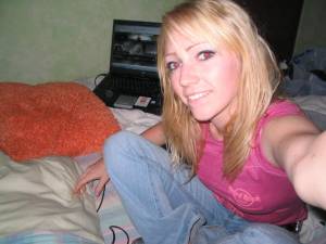 Cute Blond Self Shooter x30 h7avlr6nho