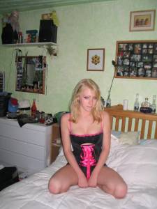 Cute Blond Self Shooter x30 c7avlrpwql