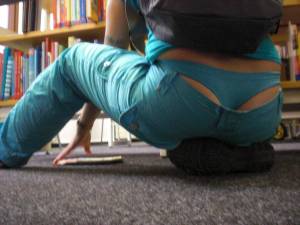 Voyeur of sexy thong-girl in library x7 p7avlpkkec