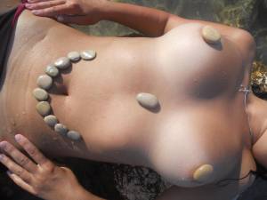 Teen girls on the beach z7aw5kti6h